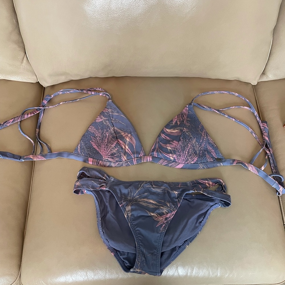 Size S billabong bikini
